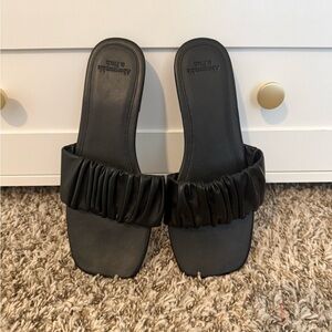 Abercrombie & Fitch Black Ruffled Slide Sandals